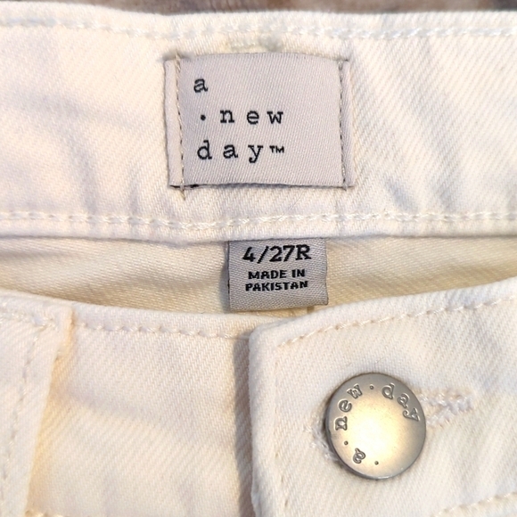 A New Day White High Rise Jeans 4/27 - Picture 3 of 4